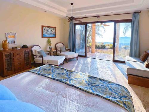 a living room with a large rug on the floor at Villa Durazno in Guanacaste