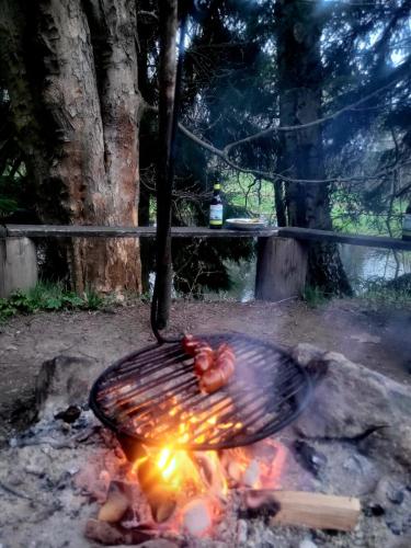 Equipo para parrilladas disponible en el chalet de montaña