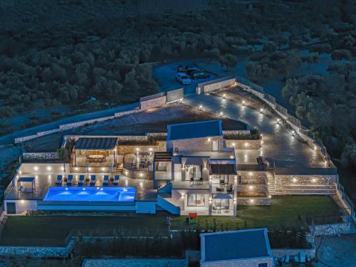 Piscina di Skyline Villas, By Hellocrete o nelle vicinanze
