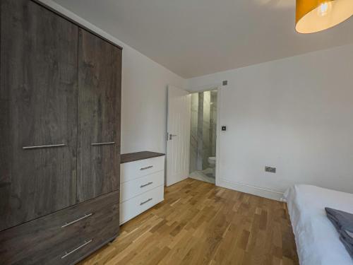 Φωτογραφία από το άλμπουμ του Deluxe 3 Bed Flat with garden σε Finchley