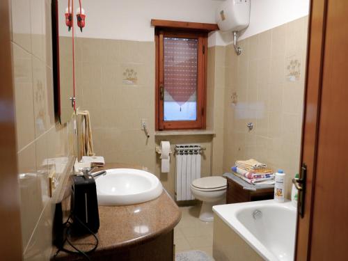 a bathroom with a sink and a toilet and a window at Le Magnolie Paliano appartamento 120 mq in Paliano