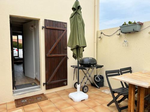 Fotografie z fotogalerie ubytování Charmante maison - WIFI FIBRE, parking, terrasse - Port et plage à pied v destinaci La Chaume