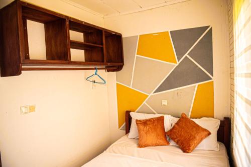 Tempat tidur dalam kamar di Appartement chic et spacieux près centre Yaoundé