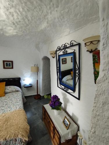 Postel nebo postele na pokoji v ubytování Cueva La Loli