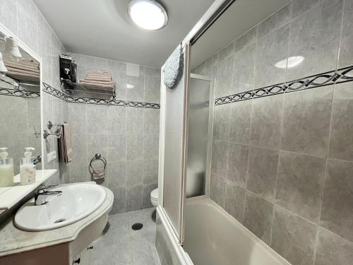 a bathroom with a sink and a toilet and a shower at Alquiler Vacacional en Ribeira in Ribeira