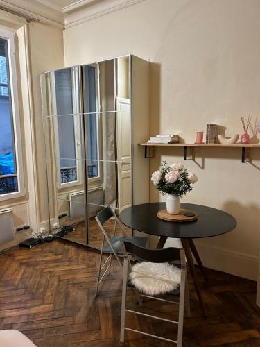Photo de la galerie de l'établissement Appartement typiquement parisien cosy, à Paris