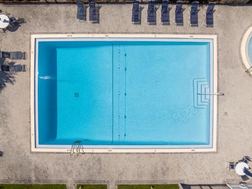 Bazén v ubytování New Luxury Listing! August sale! nebo v jeho okolí