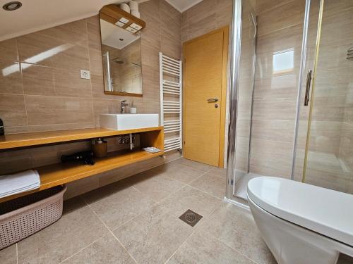 Ένα μπάνιο στο Apartments Woodnotes