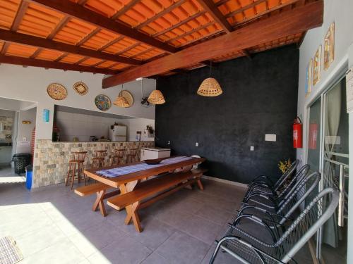 a dining room with a wooden table and chairs at Pouso da Kakau in Pirenópolis