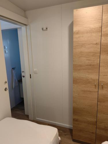 Ένα ή περισσότερα κρεβάτια σε δωμάτιο στο Mobile Home Tonka