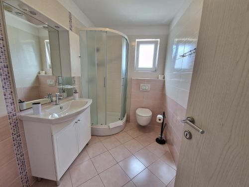 Phòng tắm tại Apartments Maslina