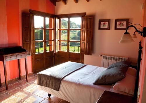 Lova arba lovos apgyvendinimo įstaigoje Hotel Rural La Lluriga