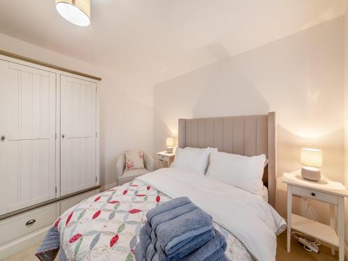a bedroom with a large bed with two lights on at Sandpiper Rest - Uk46781 in Ellington