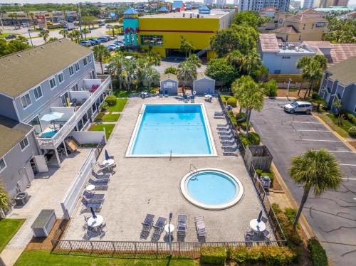 Bazén v ubytování New Luxury Listing! August sale! nebo v jeho okolí