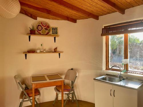 Кухня або міні-кухня у Casa Ckamur - refugio de adobe