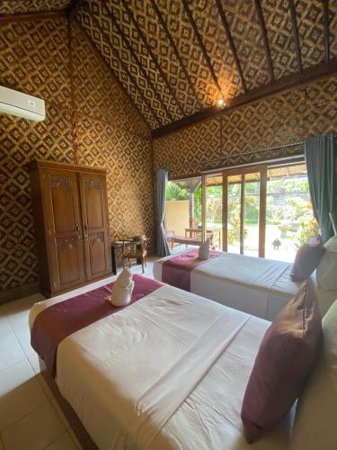 Katil atau katil-katil dalam bilik di Tebu menjangan homestay