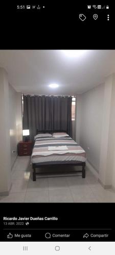 Una foto de un dormitorio con una cama en una habitación en Magu Hotel Huarmey, en Huarmey
