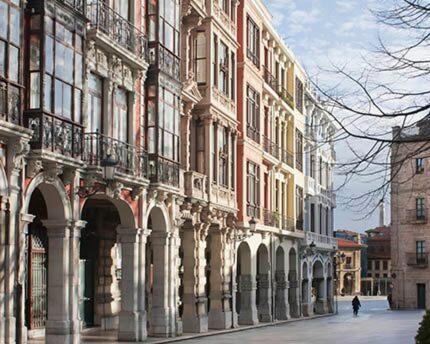a building with a person walking in front of it at Hotel Villanueva San Jorge de Heres in Villanueva