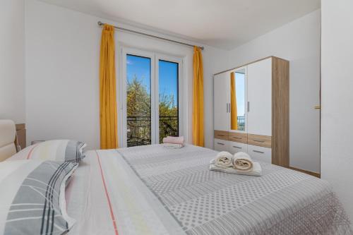 Family-friendly apartments with swimming pool Makarska - 22975