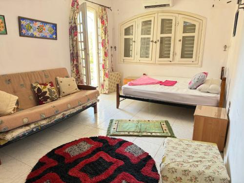 Imagen de la galería de Villa marina 5 first row on lake 5 bed rooms ac, en El Alamein