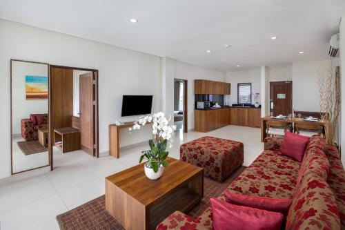 TV a/nebo společenská místnost v ubytování Taksu Sanur Hotel