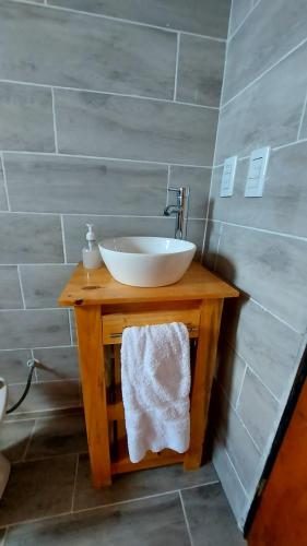 a bathroom with a white sink on a wooden table at Mansavista Cabañas in Potrero de Garay