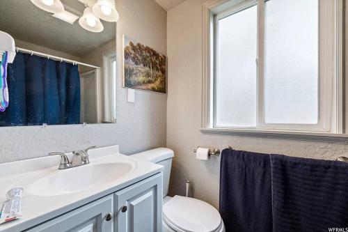 A bathroom at Cute Entire House w/Large Yard! Pets Welcome!
