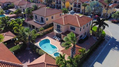 an aerial view of a house with a swimming pool at Splendid 3 bedroom house with beauttiful pool in Noord