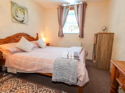 a bedroom with a bed and a window at Casa Mia in Goodwick