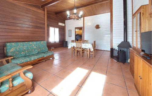 Χώρος καθιστικού στο Lovely Home In Turís With Swimming Pool