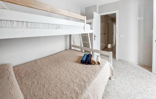 Ένα ή περισσότερα κρεβάτια σε δωμάτιο στο 2 Bedroom Nice Home In Chipiona