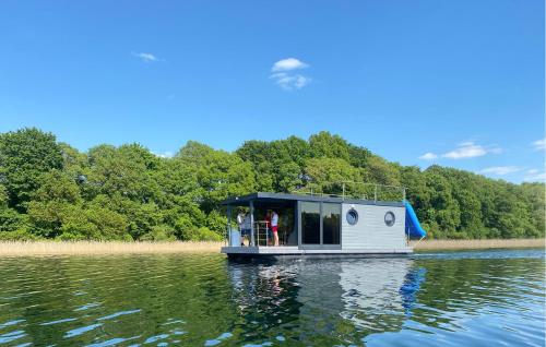2 Bedroom Cozy Ship In Zlocieniec