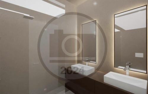 ein Badezimmer mit 2 Waschbecken und einem Spiegel in der Unterkunft Beautiful Home In Sikovo With Sauna in Sikovo