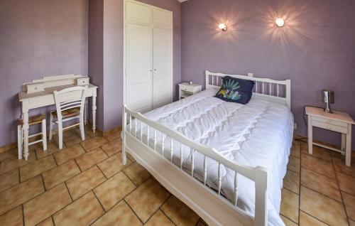 Katil atau katil-katil dalam bilik di Stunning Home In Loriol-Du-Comtat