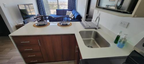 a small kitchen with a sink and a sink at Apartamento Parada 50 in Guatemala