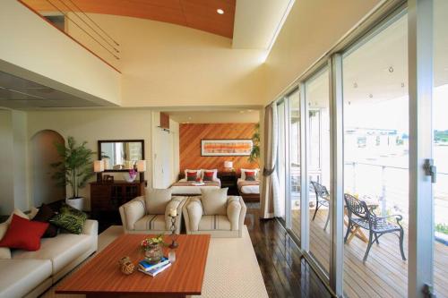 Posezení v ubytování ビーチまで徒歩1分！海辺の家でゆったりと過ごせるハワイアンスタイルの一軒家！