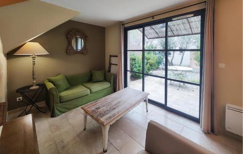 Χώρος καθιστικού στο Nice Home In Saint-Laurent-De-La-Ca