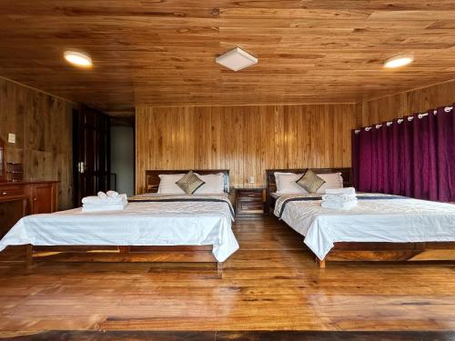 Postel nebo postele na pokoji v ubytování Ngọc Vy House Dalat