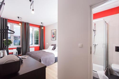 Кровать или кровати в номере Krakow B&B