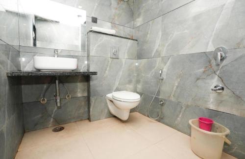 Ένα μπάνιο στο The Royal Galaxy - Hotel in Fateh Sagar Rd