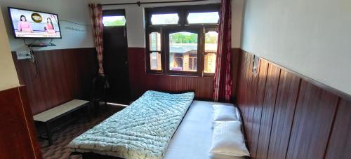 TV a/nebo společenská místnost v ubytování Puri Home Stay Bir Billing