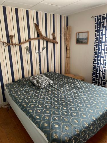 Postel nebo postele na pokoji v ubytování Nice child-friendly house 200m from beautiful beach,