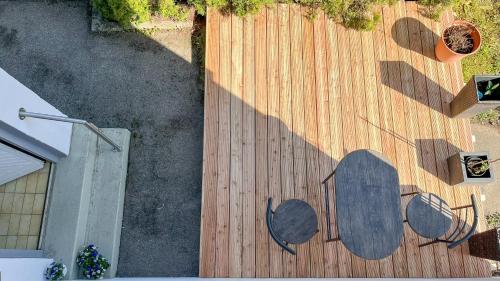 Taman di luar FEWO-LAVEES moderne zentrale FeWo nahe OMV Wacker Kliniken Burg -Eigener Eingang-Schlüsselloser Check in