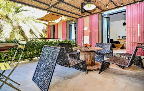 Photo de la galerie de l'établissement 2 Bedroom Cozy Home In Pujaut, à Pujaut