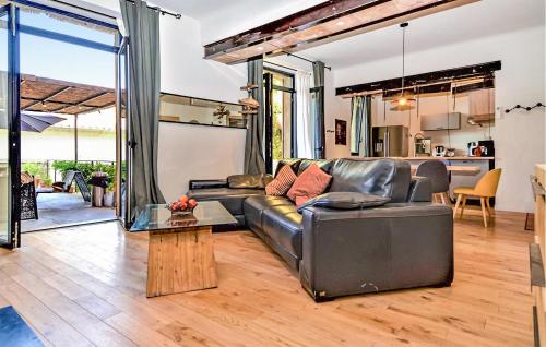 Photo de la galerie de l'établissement 2 Bedroom Cozy Home In Pujaut, à Pujaut