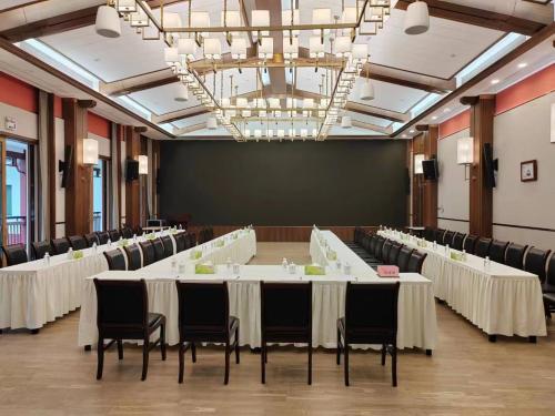 a large room with tables and chairs in it at Hunan New Pipaxi Hotel in Zhangjiajie