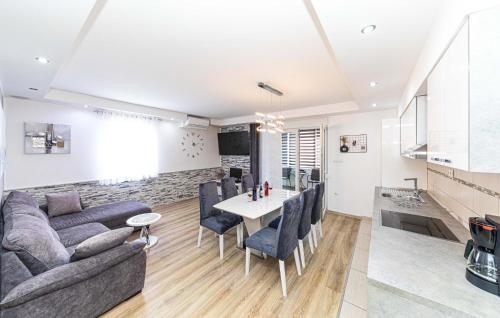 Apartment Near The Sea