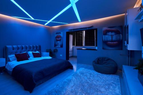 a blue bedroom with a bed and a blue ceiling at Modern Studio ground floor & designer lighting in Timişoara