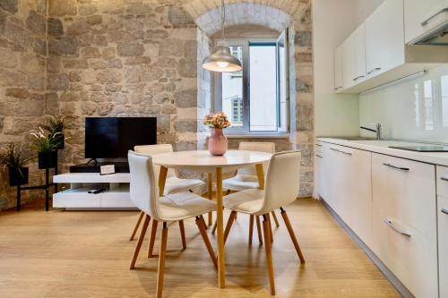 a kitchen and dining room with a table and chairs at Apartments & Rooms Grašo in Split