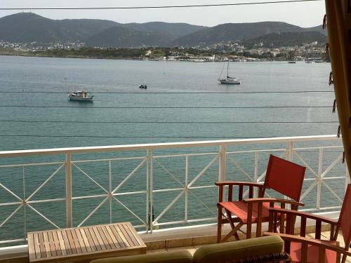 Beachfront Maissonette Porto Rafti